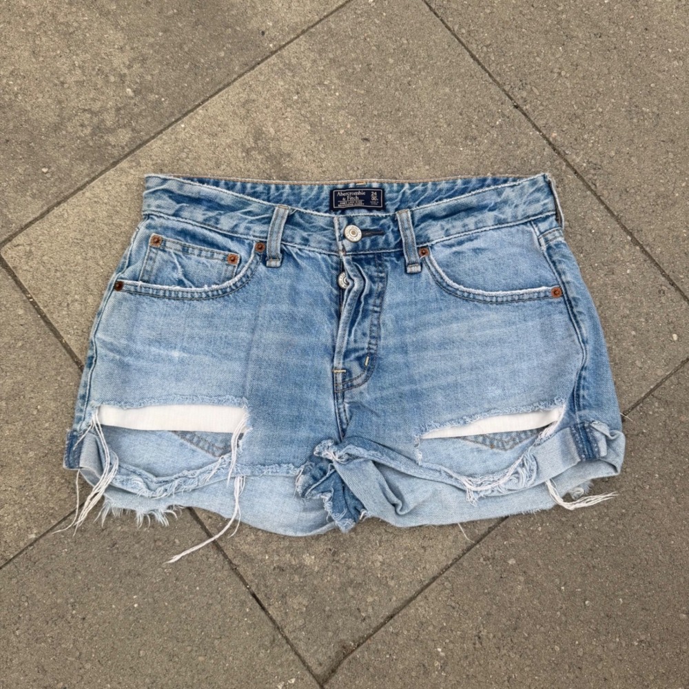 Abercrombie & Fitch Ames Low Rise Shorts Distressed Denim Light Wash 00